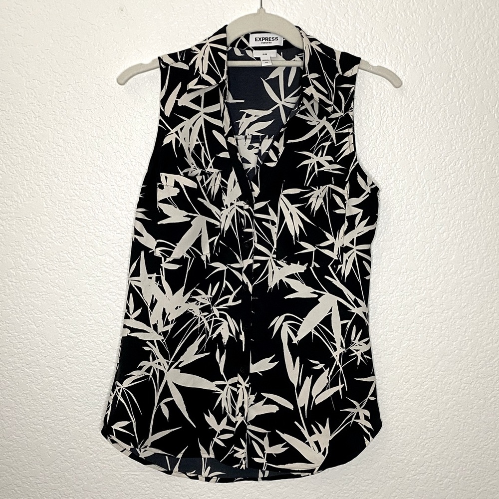 SOLD 🖤 Express Black and White Sleeveless Top
